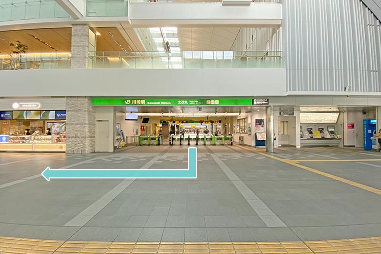 「北改札」を出たら右側に進みます